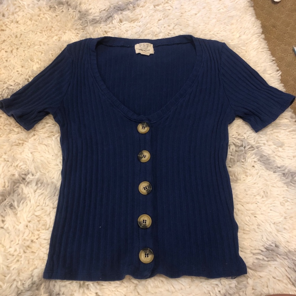 Cute blue top